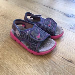Toddler girl Nike flip flops